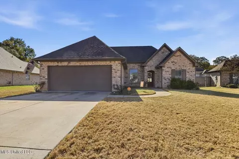 709 Parkdale Pl, Brandon, MS 39042