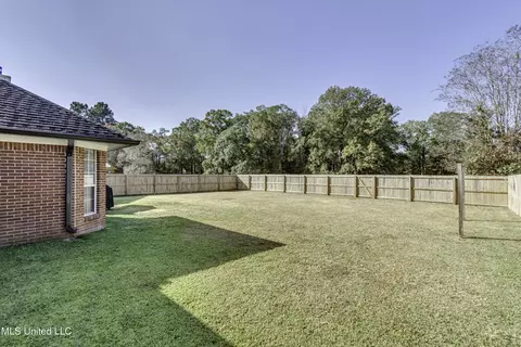 Exterior - 305 Hemlock Dr, Flowood, MS 39232 photo 8 of 12
