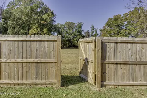Exterior - 305 Hemlock Dr, Flowood, MS 39232 photo 10 of 12