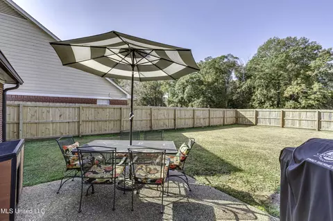 Exterior - 305 Hemlock Dr, Flowood, MS 39232 photo 5 of 12
