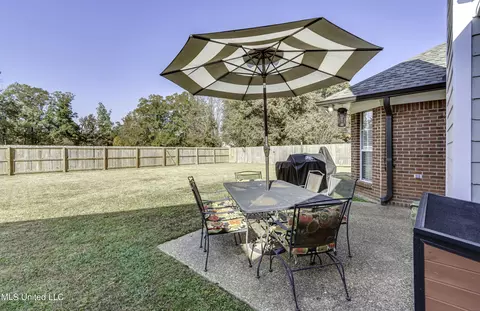 Exterior - 305 Hemlock Dr, Flowood, MS 39232 photo 6 of 12