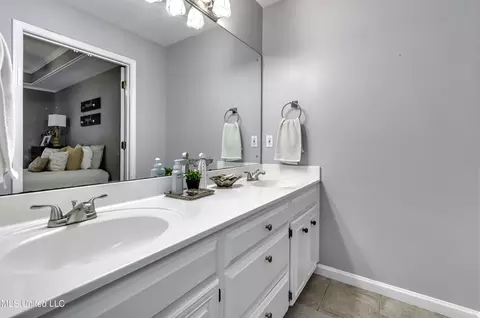 Bath - 305 Hemlock Dr, Flowood, MS 39232 photo 1 of 2