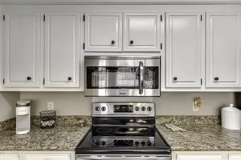 Kitchen - 305 Hemlock Dr, Flowood, MS 39232 photo 2 of 7