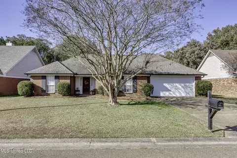 305 Hemlock Dr, Flowood, MS 39232