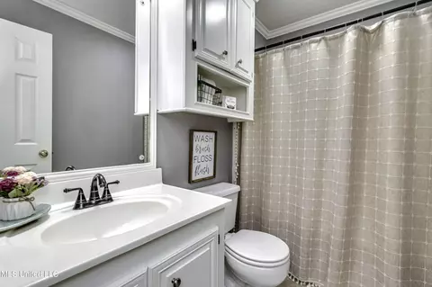 Bath - 305 Hemlock Dr, Flowood, MS 39232 photo 2 of 2