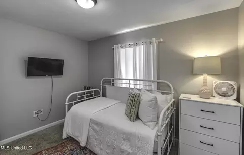 Bedroom - 305 Hemlock Dr, Flowood, MS 39232 photo 9 of 11