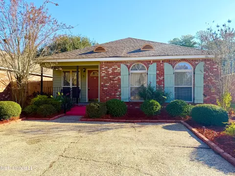 5 Bridgefield Ct, Hattiesburg, MS 39402