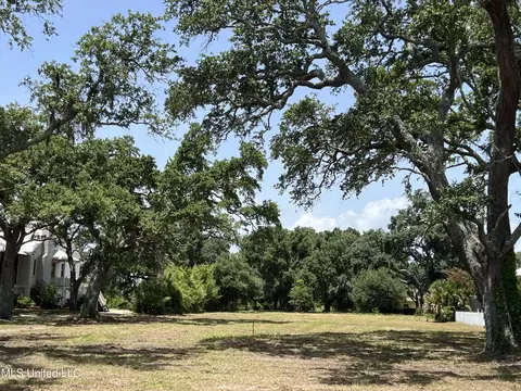 788 W Beach Blvd, Pass Christian, MS 39571