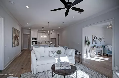 Living - 120 Freedom Ring Dr, Brandon, MS 39047 photo 3 of 3