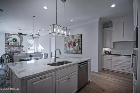 Kitchen - 120 Freedom Ring Dr, Brandon, MS 39047 photo 2 of 3
