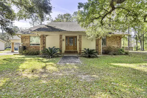16100 Bayou Cocoa Point Dr, Kiln, MS 39556