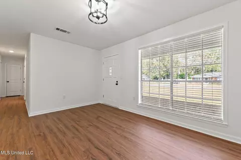 Living - 95 Driftwood Dr, Lucedale, MS 39452 photo 2 of 3