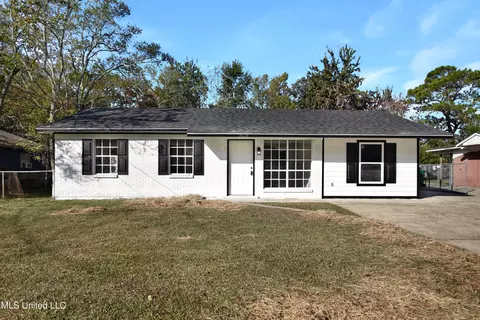 5659 S Rose Dr, Moss Point, MS 39563