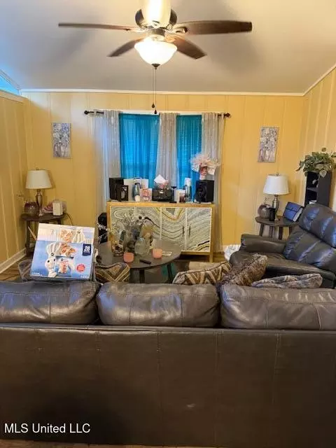 Living - 610 Lawrence Rd, Jackson, MS 39206 photo 1 of 1