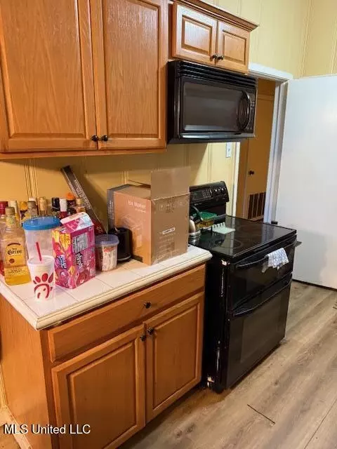Kitchen - 610 Lawrence Rd, Jackson, MS 39206 photo 1 of 2