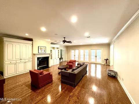 Living - 306 Cherokee Dr, Mccomb, MS 39648 photo 1 of 3