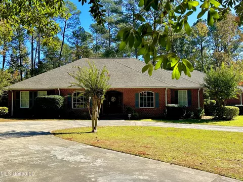 306 Cherokee Dr, Mccomb, MS 39648
