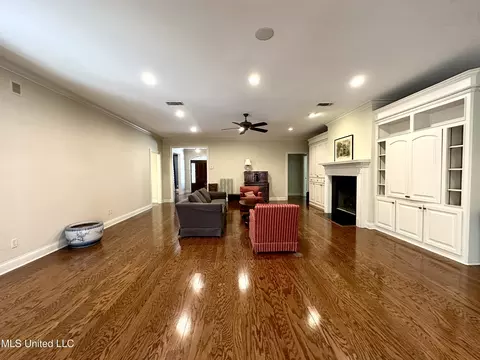 Living - 306 Cherokee Dr, Mccomb, MS 39648 photo 3 of 3