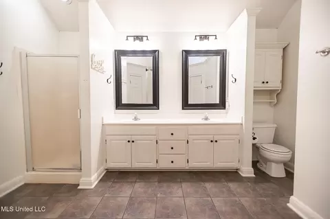 Bath - 2012 Bayberry Dr, Flowood, MS 39232 photo 1 of 3