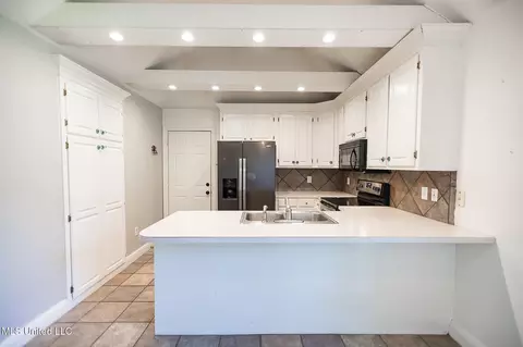 Kitchen - 2012 Bayberry Dr, Flowood, MS 39232 photo 2 of 3