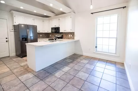 Kitchen - 2012 Bayberry Dr, Flowood, MS 39232 photo 3 of 3