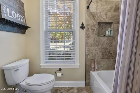Bath - 2255 Appleton Dr, Southaven, MS 38672 photo 5 of 8