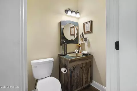 Bath - 2255 Appleton Dr, Southaven, MS 38672 photo 4 of 8