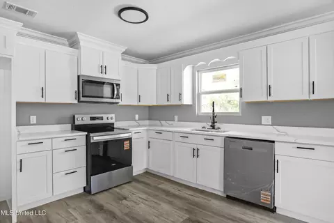 Kitchen - 9764 Wilkerson Cir, Moss Point, MS 39562 photo 1 of 1