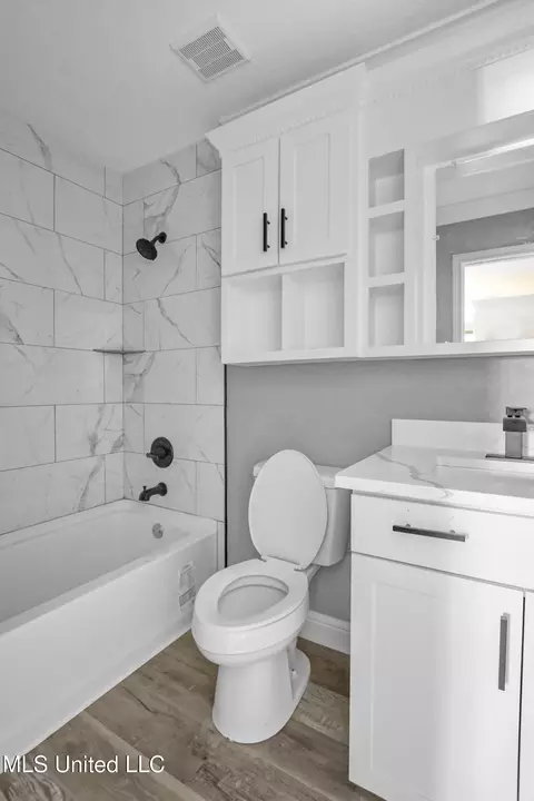 Bath - 9764 Wilkerson Cir, Moss Point, MS 39562 photo 1 of 2