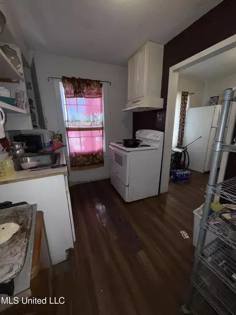 Kitchen - 340 Mason Blvd, Jackson, MS 39212 photo 4 of 4