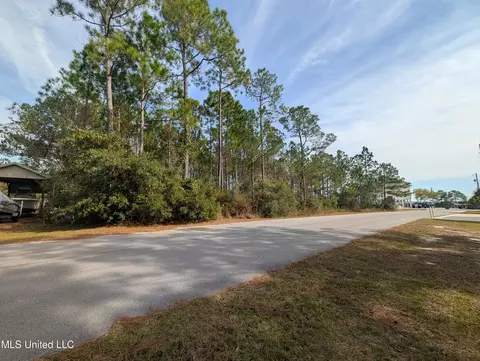 3526 Lumahai Pl, Diamondhead, MS 39525