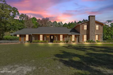 1410 Bay Ridge Dr, Gautier, MS 39553