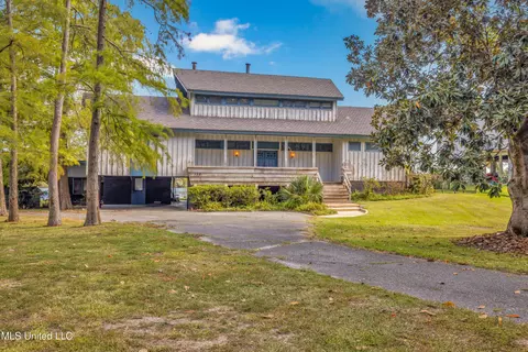 122 Bayou Cir, Gulfport, MS 39507