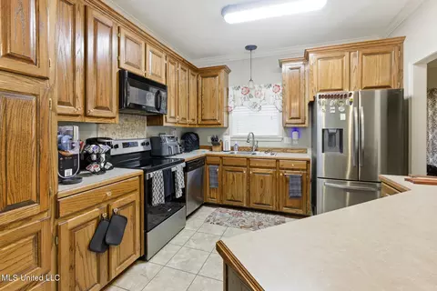 Kitchen - 1012 Eight Point Dr, Summit, MS 39666 photo 1 of 2