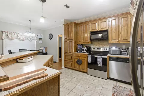 Kitchen - 1012 Eight Point Dr, Summit, MS 39666 photo 2 of 2