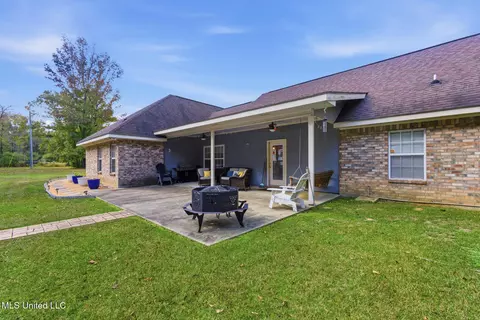 Exterior - 1012 Eight Point Dr, Summit, MS 39666 photo 5 of 9