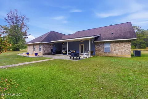 Exterior - 1012 Eight Point Dr, Summit, MS 39666 photo 4 of 9