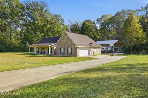 Exterior - 1012 Eight Point Dr, Summit, MS 39666 photo 2 of 9