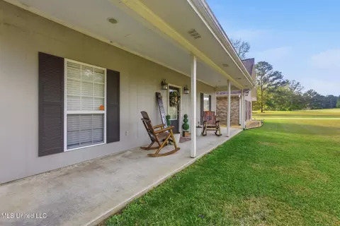 Exterior - 1012 Eight Point Dr, Summit, MS 39666 photo 3 of 9