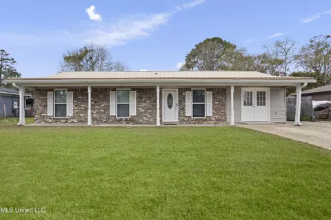103 Grand Teton Dr, Ocean Springs, MS 39564