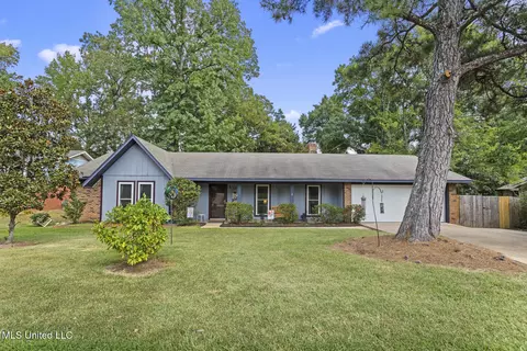 102 Spanish Moss Dr, Clinton, MS 39056