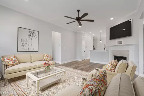 Living - 3505 Kreunen St, Nesbit, MS 38651 photo 2 of 7
