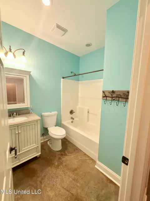 Bath - 300 Deer Hollow Rd, Grenada, MS 38901 photo 3 of 3