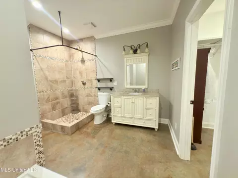Bath - 300 Deer Hollow Rd, Grenada, MS 38901 photo 1 of 3
