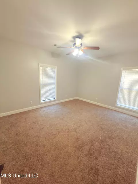 Bedroom - 300 Deer Hollow Rd, Grenada, MS 38901 photo 3 of 4