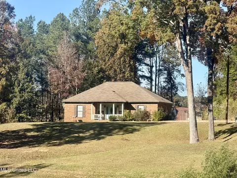 Exterior - 300 Deer Hollow Rd, Grenada, MS 38901 photo 4 of 4