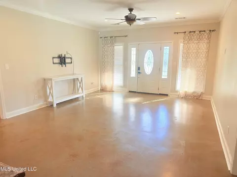 Living - 300 Deer Hollow Rd, Grenada, MS 38901 photo 1 of 2