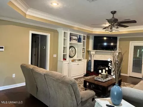 Living - 1360 Airport Rd, Magee, MS 39111 photo 3 of 4