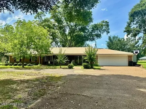 1360 Airport Rd, Magee, MS 39111