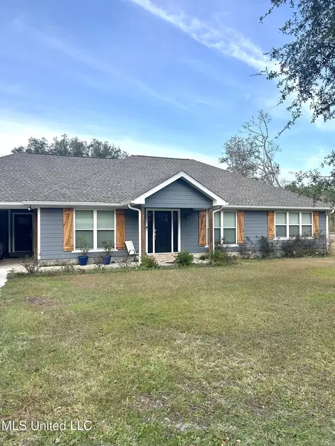 8537 Augusta Rd, Moss Point, MS 39562